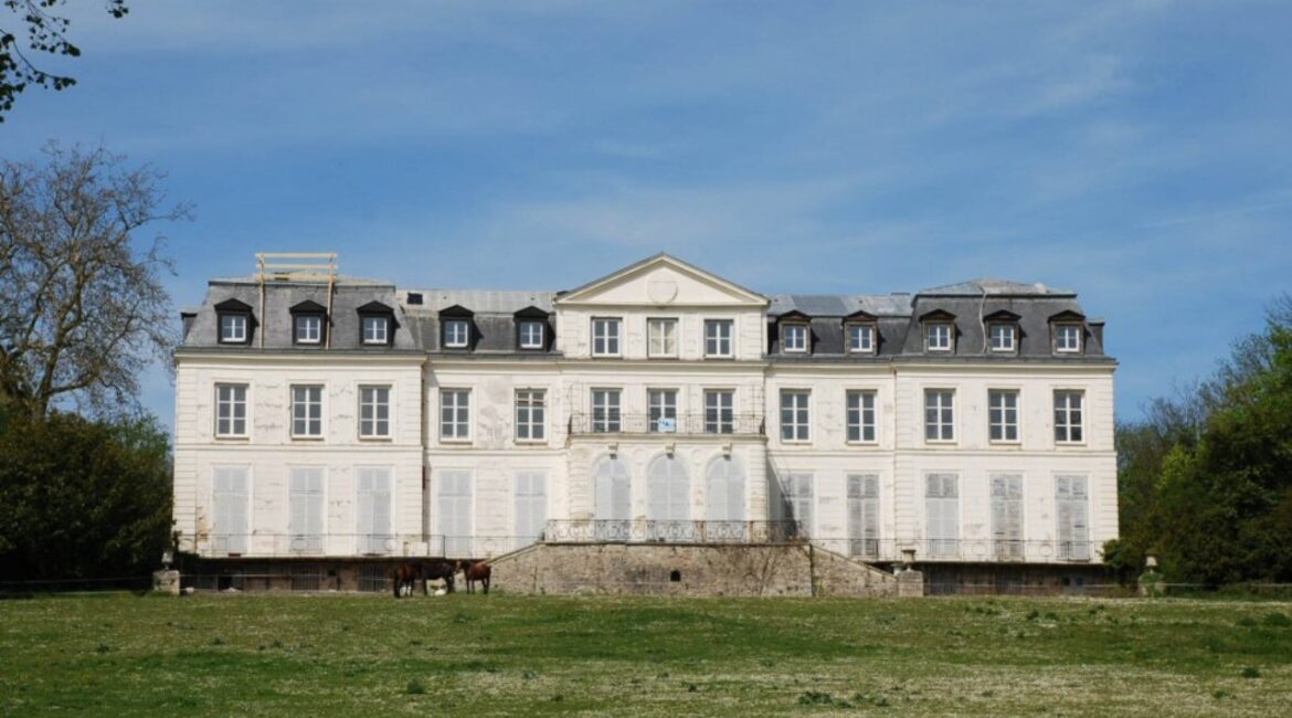 Sainte Assise Castle